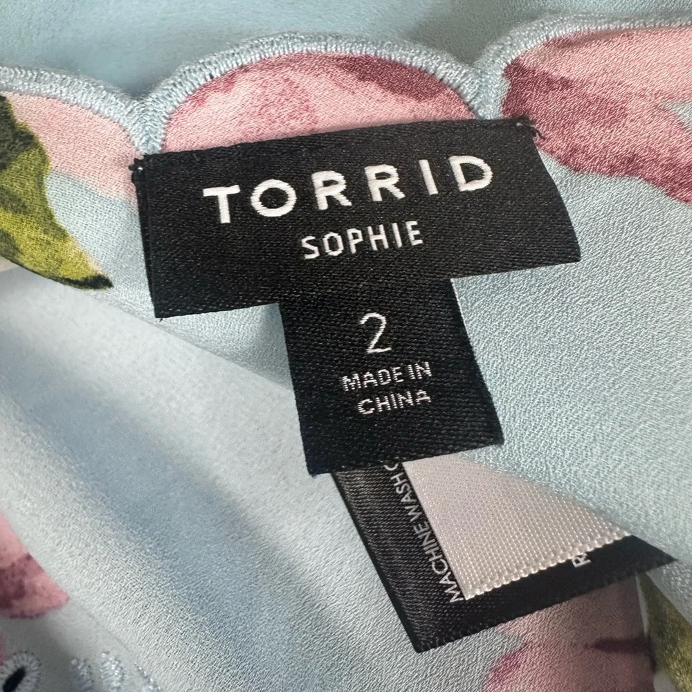Torrid Sophie light blue swing camisole top with flowers size 2-2X/18-20 - Picture 6 of 7